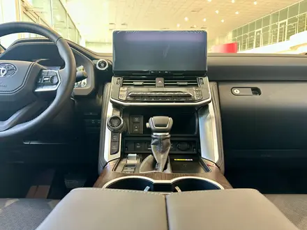 Toyota Land Cruiser Luxe 2026 года за 63 890 000 тг. в Астана – фото 12