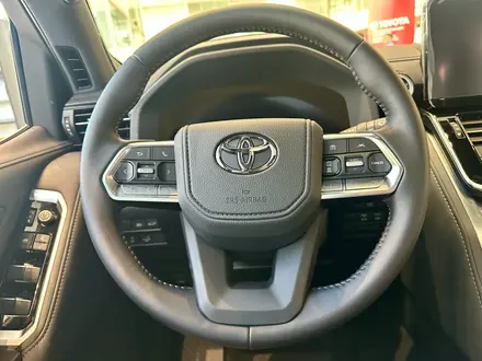 Toyota Land Cruiser Luxe 2026 года за 63 890 000 тг. в Астана – фото 14