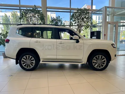 Toyota Land Cruiser Luxe 2026 года за 63 890 000 тг. в Астана – фото 3