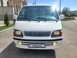 Toyota Hiace 2005 годаүшін3 950 000 тг. в Алматы