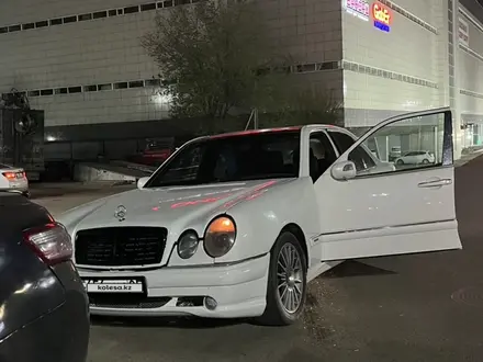 Mercedes-Benz E 320 1998 года за 3 700 000 тг. в Алматы – фото 2