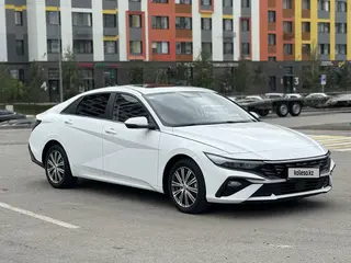 Hyundai Elantra, 2024