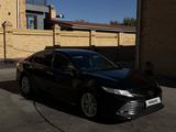 Toyota Camry 2018 года за 16 500 000 тг. в Костанай – фото 2