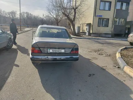 Mercedes-Benz E 260 1991 года за 1 500 000 тг. в Караганда – фото 6