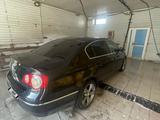 Volkswagen Passat 2008 года за 2 300 000 тг. в Сатпаев – фото 4