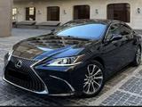 Lexus ES 250 2018 годаfor17 000 000 тг. в Алматы