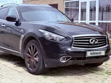 Infiniti FX50, 2010