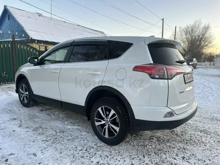 Toyota RAV4 2016 года за 11 600 000 тг. в Актобе – фото 4