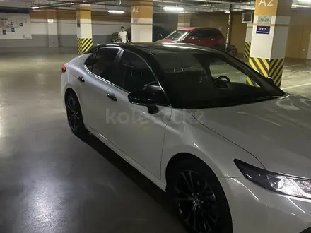 Toyota Camry 2019 года за 13 500 000 тг. в Астана – фото 4