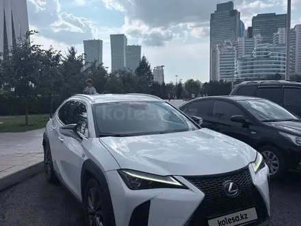 Lexus ux-200, 2019