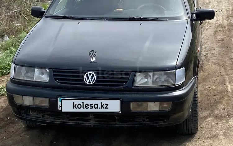 Volkswagen Passat 1994 годаүшін1 300 000 тг. в Жезказган