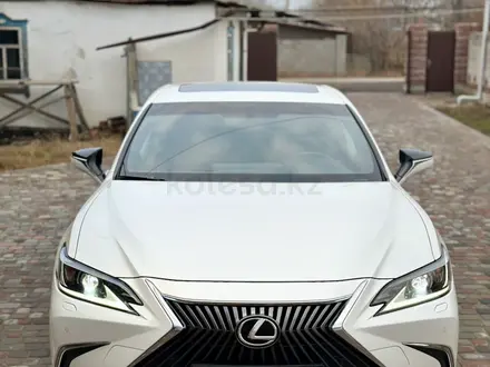 Lexus ES 250 2019 года за 18 300 000 тг. в Алматы