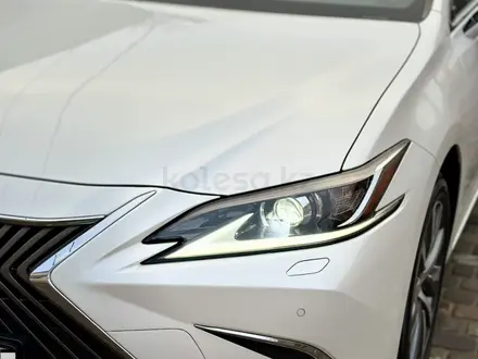 Lexus ES 250 2019 года за 18 300 000 тг. в Алматы – фото 8