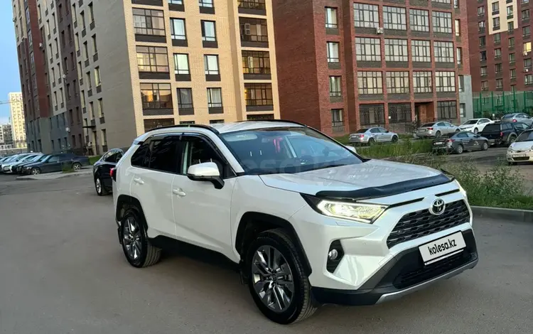 Toyota RAV4 2022 годаfor18 000 000 тг. в Актобе