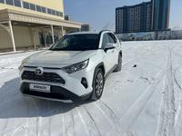 Toyota RAV4 2019 года за 15 300 000 тг. в Атырау