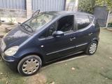 Mercedes-Benz A 190 2001 годаүшін2 200 000 тг. в Алматы – фото 2