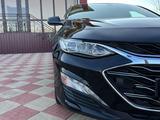 Chevrolet Malibu 2022 года за 13 000 000 тг. в Караганда – фото 4