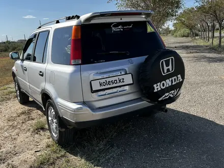 Honda CR-V 1998 года за 3 950 000 тг. в Сатпаев – фото 5