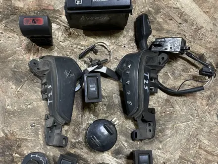 Кнопки на тойота авенсис камри за 2 000 тг. в Караганда – фото 2