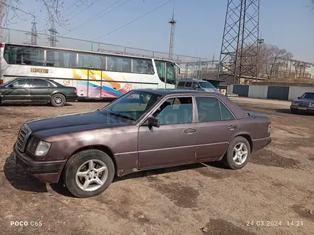 Mercedes-Benz E 230 1991 года за 600 000 тг. в Алматы