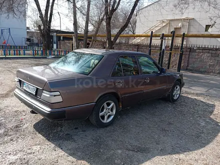 Mercedes-Benz E 230 1991 года за 600 000 тг. в Алматы – фото 4