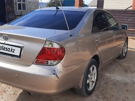 Toyota Camry 2004 года за 5 000 000 тг. в Байконыр – фото 2