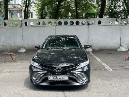 Toyota Camry 2019 года за 12 400 000 тг. в Алматы