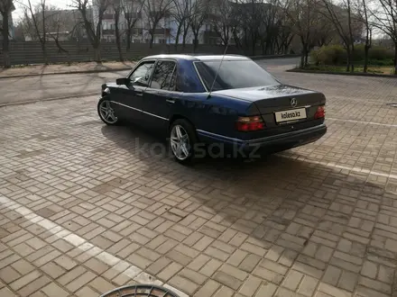 Mercedes-Benz E 280 1995 года за 3 500 000 тг. в Алматы – фото 4