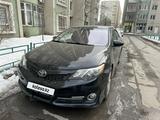 Toyota Camry 2013 годаfor8 700 000 тг. в Алматы