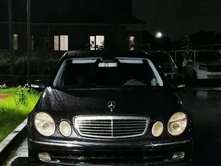 Mercedes-Benz E 320