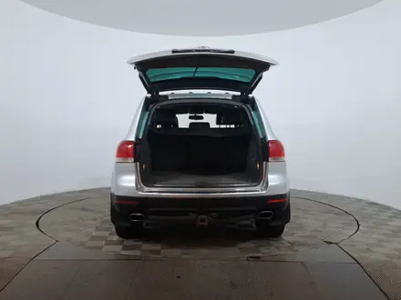 Volkswagen Touareg 2005 года за 3 690 000 тг. в Астана – фото 9