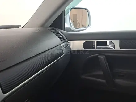 Volkswagen Touareg 2005 года за 3 690 000 тг. в Астана – фото 24