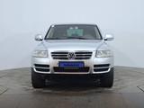 Volkswagen Touareg 2005 года за 3 690 000 тг. в Астана – фото 2