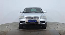 Volkswagen Touareg 2005 года за 3 690 000 тг. в Астана – фото 2
