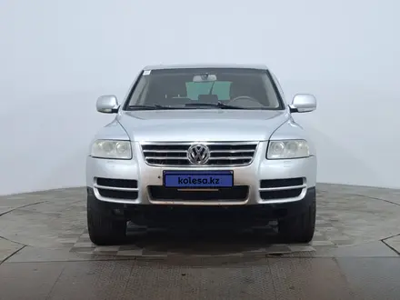 Volkswagen Touareg 2005 года за 3 690 000 тг. в Астана – фото 2