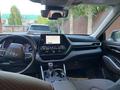 Toyota Highlander 2023 годаүшін22 900 000 тг. в Уральск – фото 15