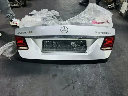W213 рестайлинг задний стоп фонарь диод за 200 000 тг. в Алматы – фото 4