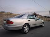 Mercedes-Benz E 240 1999 года за 3 450 000 тг. в Тараз – фото 2