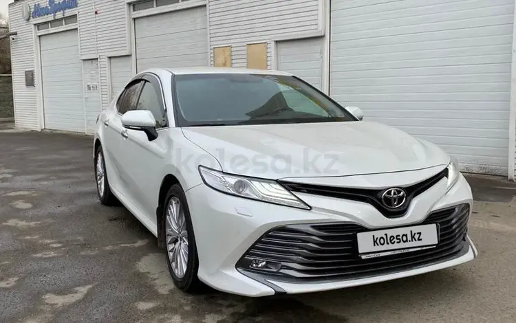 Toyota Camry 2019 года за 16 000 000 тг. в Алматы