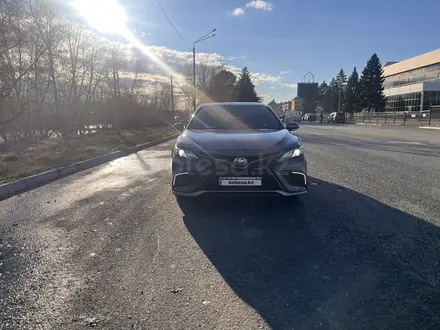 Toyota Camry 2022 года за 13 800 000 тг. в Алматы – фото 3