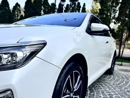 Toyota Camry 2017 года за 13 200 000 тг. в Алматы – фото 31