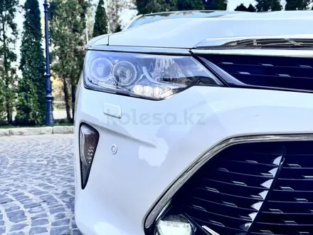 Toyota Camry 2017 года за 13 200 000 тг. в Алматы – фото 33