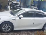 Toyota Camry 2020 года за 11 000 000 тг. в Алматы – фото 2