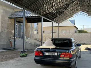 Mercedes-Benz E 280