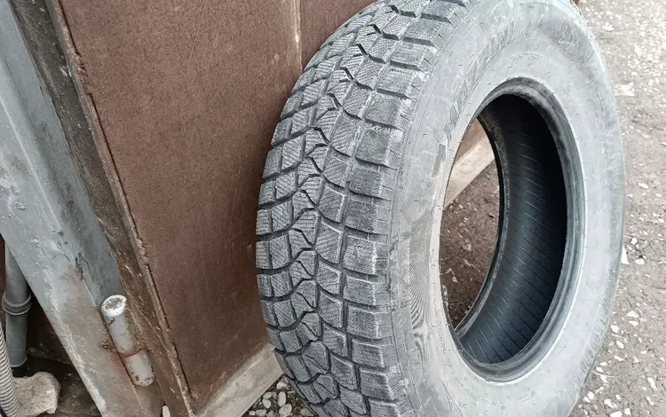 Зимние шины почти новые за 65 000 тг. в Шымкент