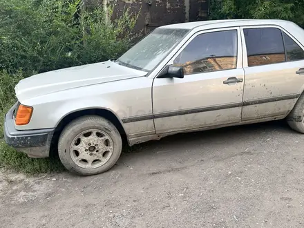 Mercedes-Benz E 230 1989 года за 900 000 тг. в Караганда – фото 4