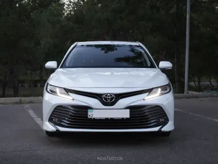 Toyota Camry 2019 года за 16 000 000 тг. в Алматы