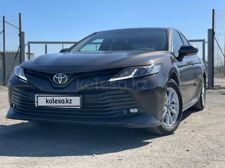 Toyota Camry 2019 года за 13 450 000 тг. в Аксай – фото 14