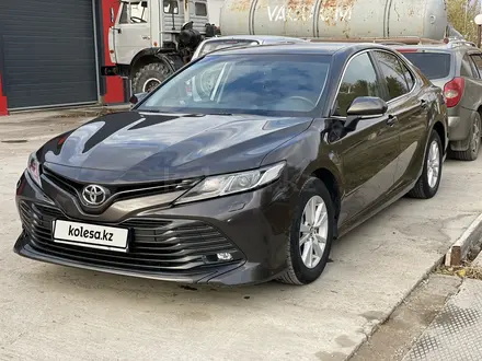 Toyota Camry 2019 года за 13 450 000 тг. в Аксай