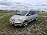 Volkswagen Sharan 2000 года за 580 000 тг. в Уральск